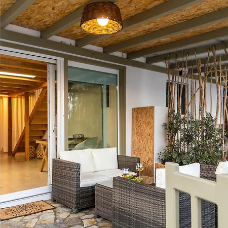 Wild Beauty-skinopi Apartment Schinopi